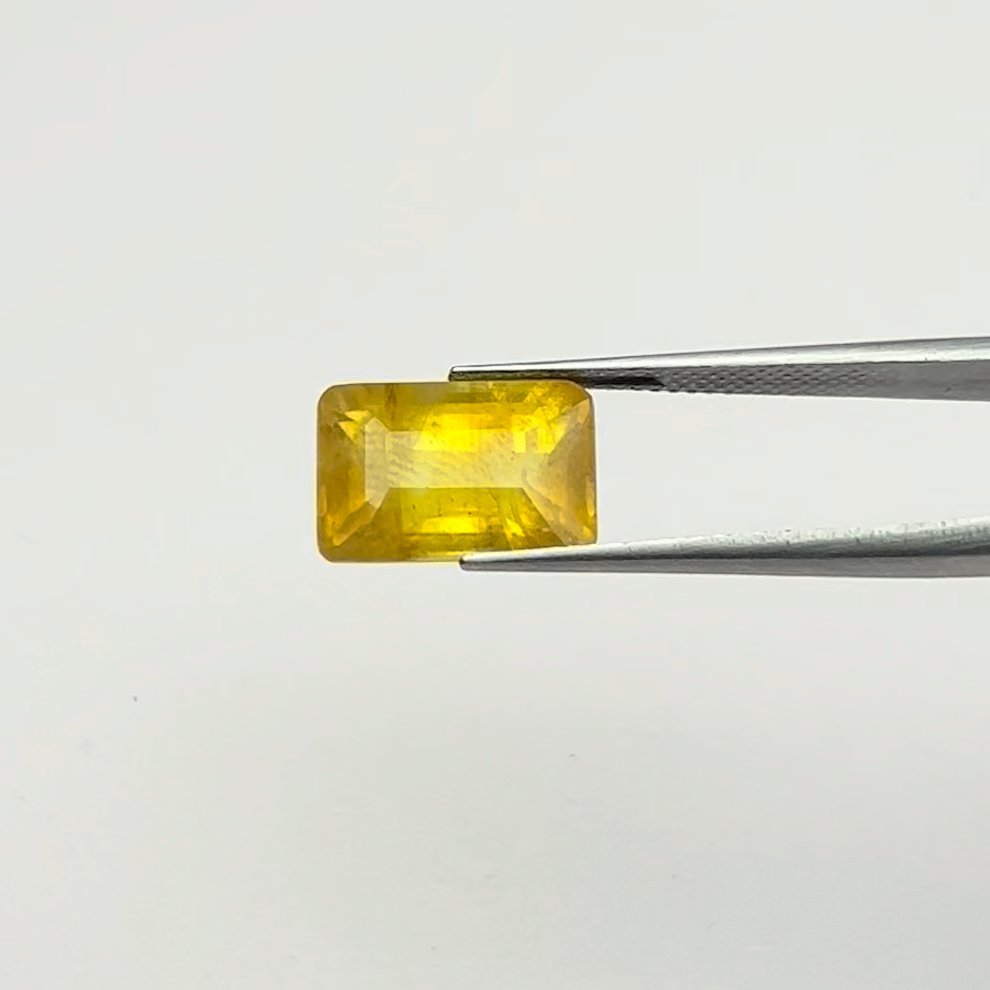 Yellow Sapphire | 9.00 Ratti