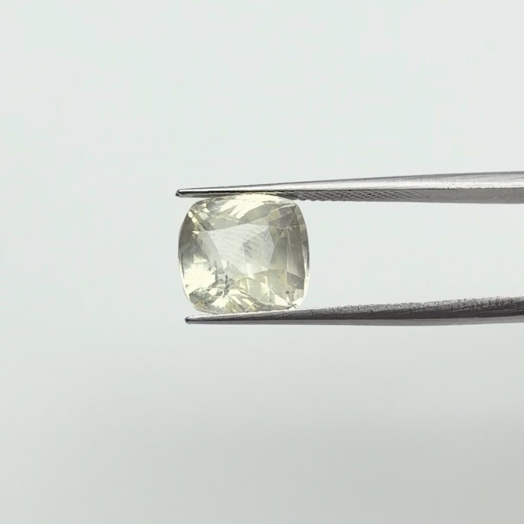 White Sapphire | 7.50 Ratti