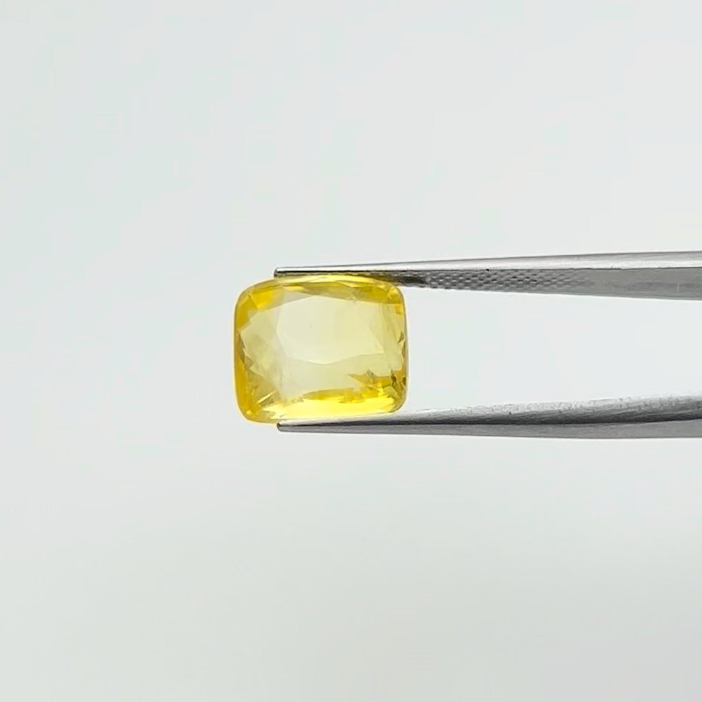 Yellow Sapphire | 9.00 Ratti