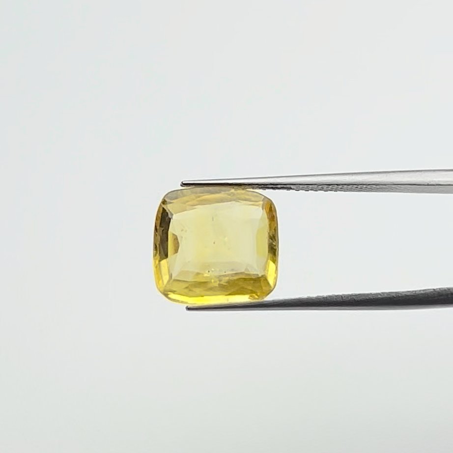 Yellow Sapphire | 6.00 Ratti