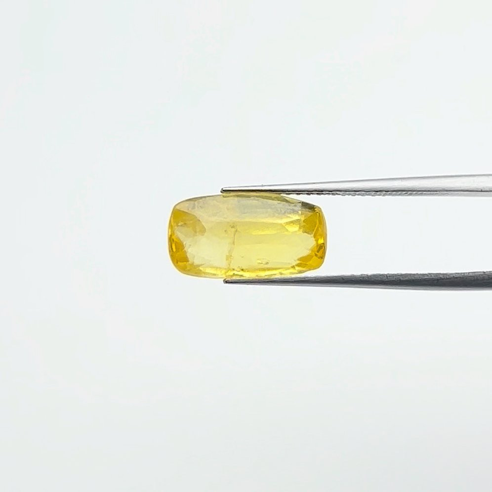 Yellow Sapphire | 6.00 Ratti
